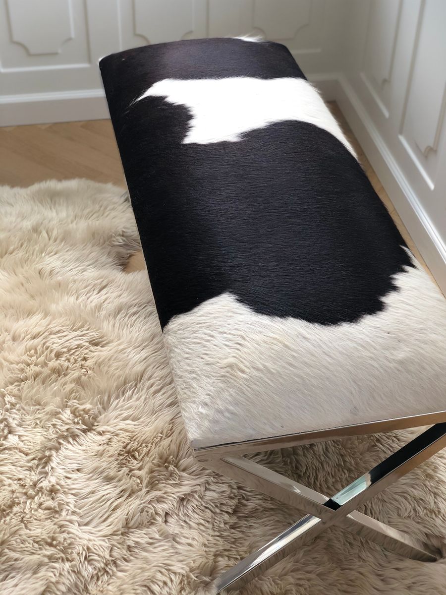 Bænk | Koskind | 110x45x45 cm Salt/Peber/Sort/Hvid