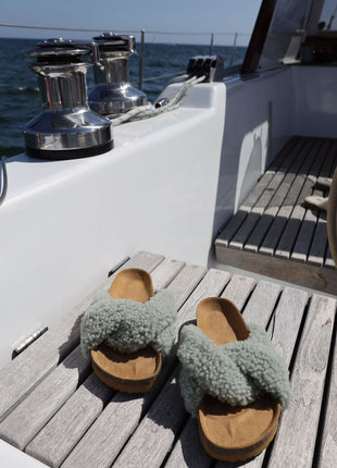 Lilly Cross Slippers Mynte