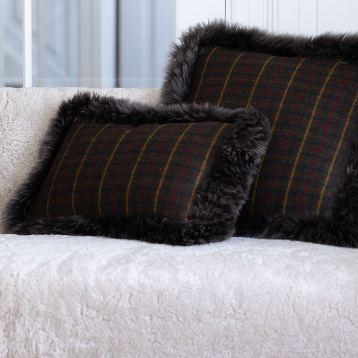 Checked Collection | Uldpude | Langhåret | Dobbeltsidet | 52x52 cm | 34x52 cm Kakao–Mørkebrun/Taupe