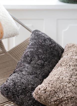 Lammeskindspude | Korthåret | New Zealand | 35x45 cm Gråbrun