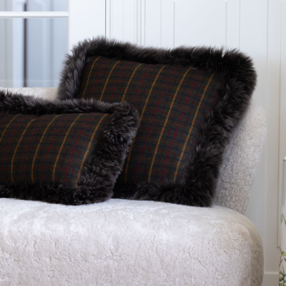 Checked Collection | Uldpude | Langhåret | Dobbeltsidet | 52x52 cm | 34x52 cm Kakao–Mørkebrun/Taupe