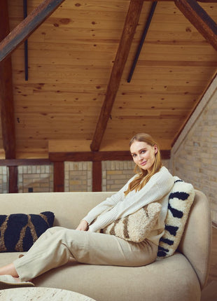 Lammeskindspude | PATTERN | Korthåret | Dobbeltsidet | 60x60 cm Sort / Hvid