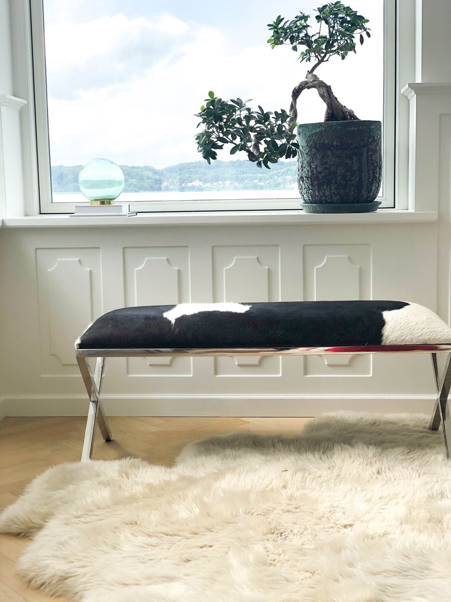 Bænk | Koskind | 110x45x45 cm Salt/Peber/Sort/Hvid