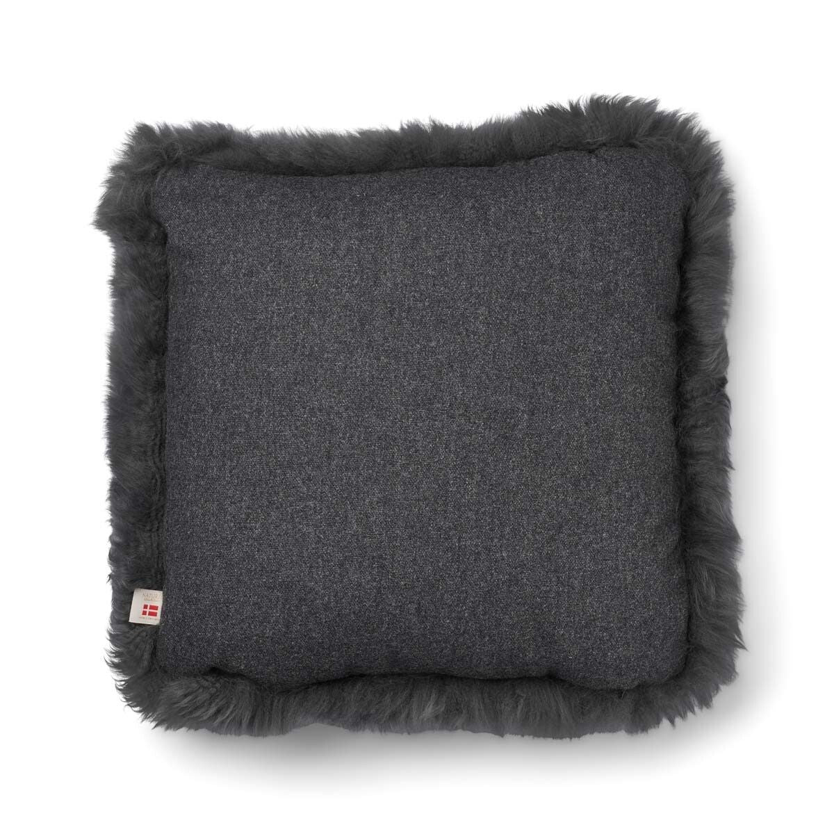 Classic Collection | Uldpude | Langhåret | 52x52 cm | 34x52 cm Stengrå/Stålgrå