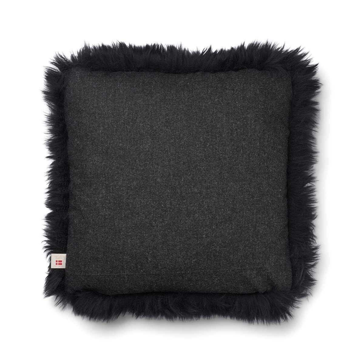 Classic Collection | Uldpude | Langhåret | 52x52 cm | 34x52 cm Koksgrå/Sort
