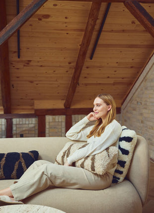 Lammeskindspude | PATTERN | Korthåret | Dobbeltsidet | 30x60 cm Sort / Lysebrun 