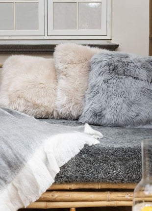 Lammeskindspude | Langhåret | New Zealand |  50x50 cm Lysegrå