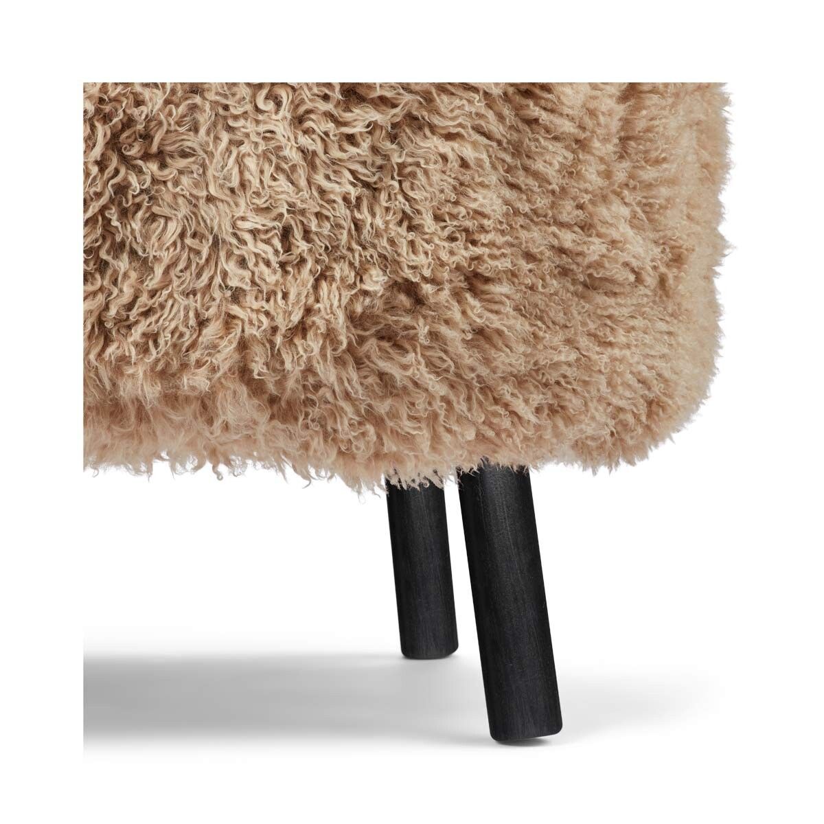 Emily Lounge Chair | Langhåret Honning
