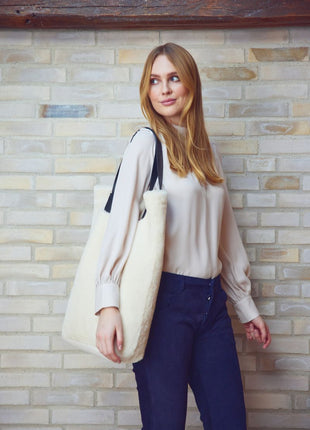 Leonora Taske | Lammeskind  Sort / Hvid