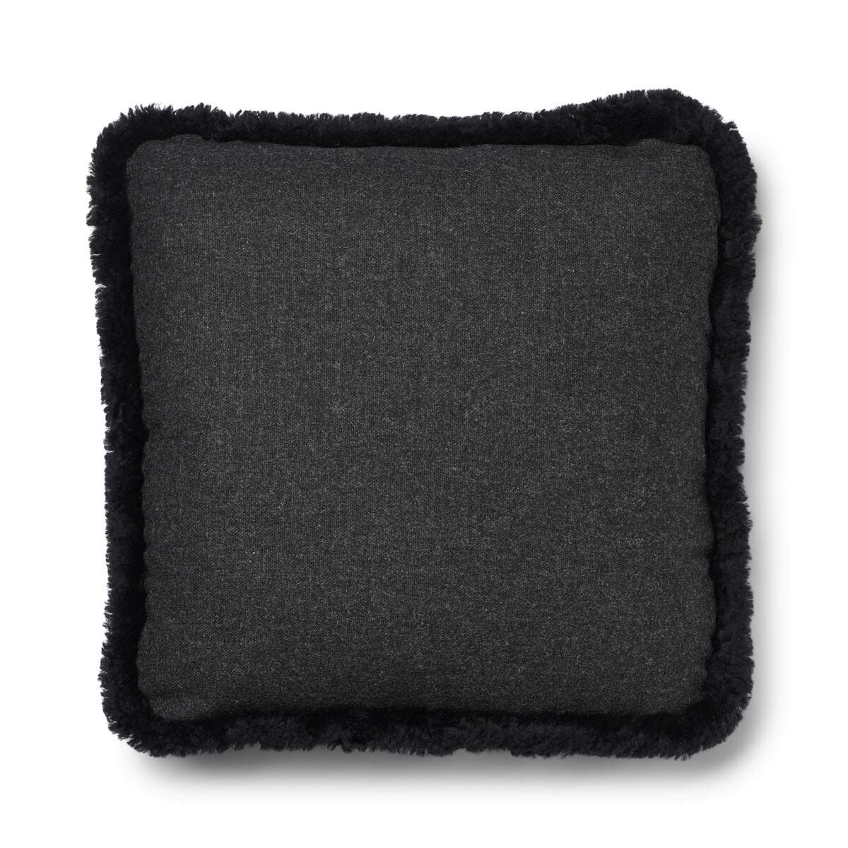 Classic Collection | Uldpude | Korthåret | Dobbeltsidet | 52x52 cm | 34x52 cm Koksgrå/Sort