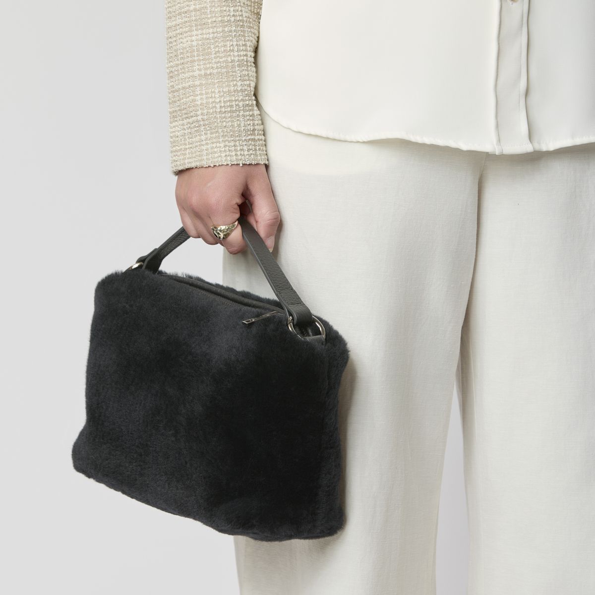 Olivia Taske Beige