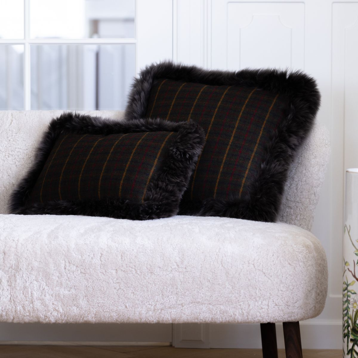 Checked Collection | Uldpude | Langhåret | Dobbeltsidet | 52x52 cm | 34x52 cm Kakao–Mørkebrun/Taupe