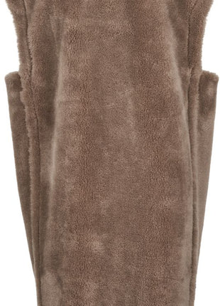 Courtney Vest Lysebrun