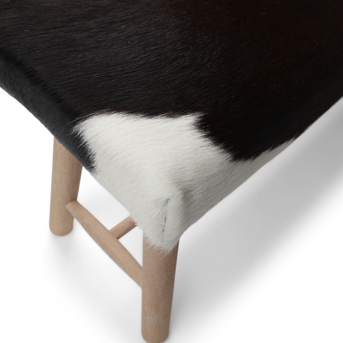 Bænk | Koskind | 140x35x45 cm Sort/Hvid