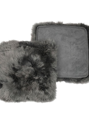 Sædehynde | Langhåret | New Zealand | Stofbagside | 40x40 cm Mørkegrå