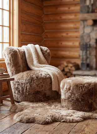 Skandi Footrest | Langhåret Lammeskind | New Zealand Taupe