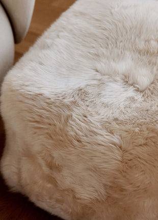 Puf | Lammeskind | Premium | Langhåret | 50x50x32 cm Sort