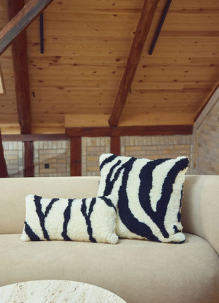 Lammeskindspude | PATTERN | Korthåret | Dobbeltsidet | 30x60 cm Sort / Hvid