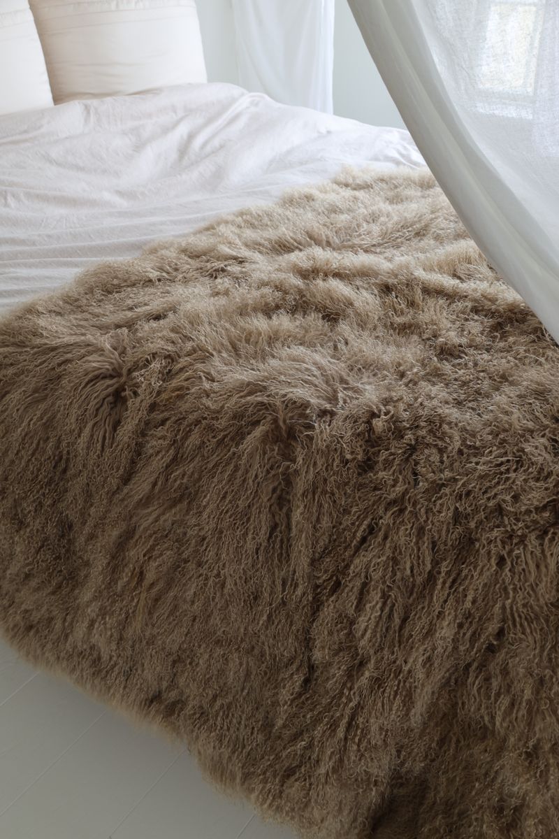 Lammeskindsplaid | Krøllet | Tibet | 140x180 cm Gylden Hvid