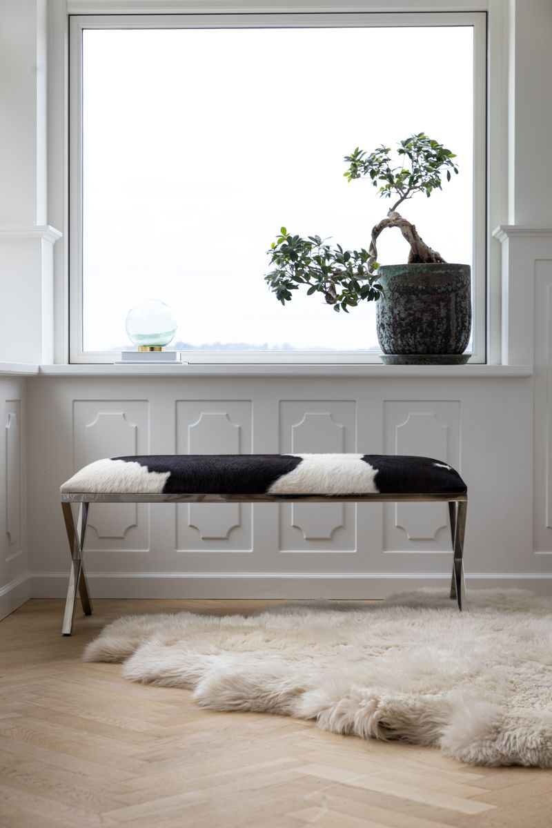 Bænk | Koskind | 110x45x45 cm Salt/Peber/Sort/Hvid