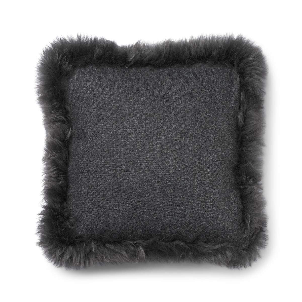 Classic Collection | Uldpude | Langhåret | Dobbeltsidet | 52x52 cm | 34x52 cm Stengrå/Stålgrå