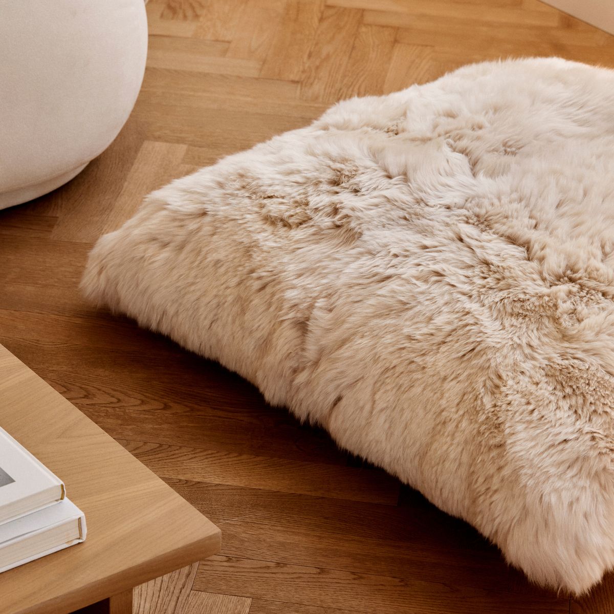 Maxi Float Pude | Langhåret | New Zealand | 90x90 cm Sort