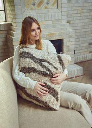 Lammeskindspude | PATTERN | Korthåret | Dobbeltsidet | 60x60 cm Lysebrun / Beige 