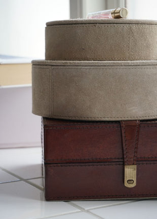 Runde æsker | 2 stk. | Kalvelæder | Ruskind Lysebrun