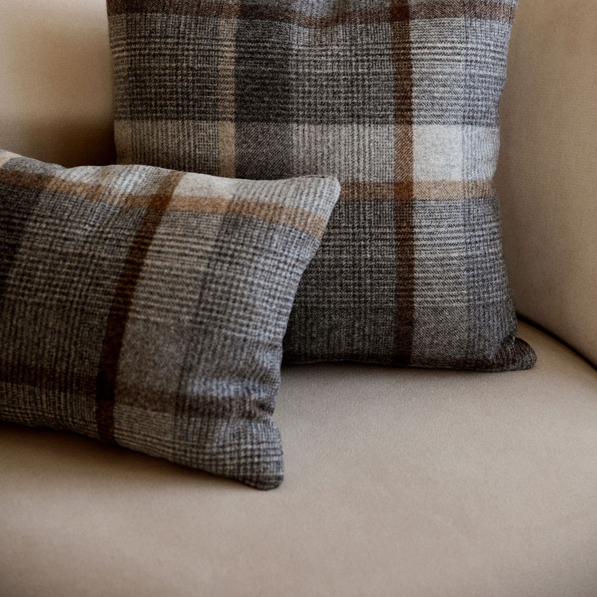Checked Collection | Uldpude | Dobbeltsidet | 52x52 cm | 34x52 cm Kakao-Mørkebrun
